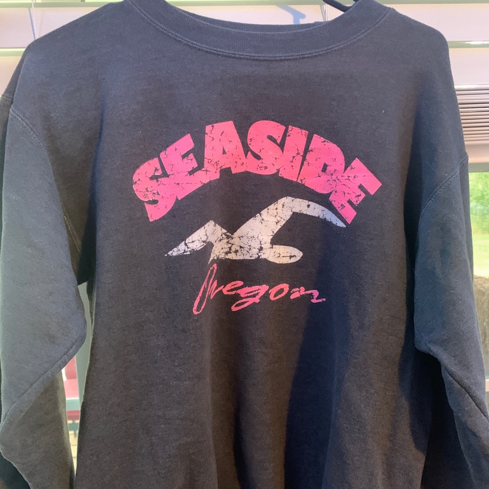 Adults Small Seaside Crew Neck.